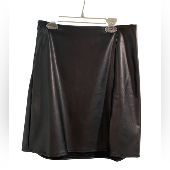 Old Navy Black Pleather Faux Leather Mini Skirt Size Small - Picture 1 of 4
